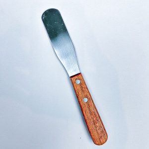 Espatula con mango de madera - 22 cm